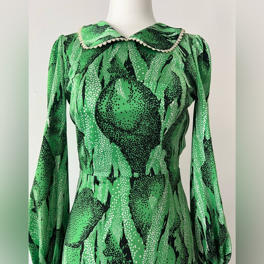 VINTAGE 60’s to early 70’s long sleeve polyester dress - Picture 2 of 11